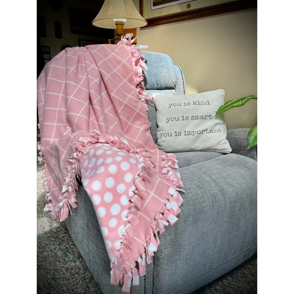 Handmade by‎ Baba Pink No Sew Blanket